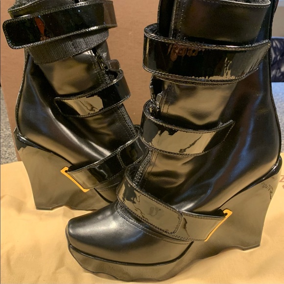 100% Authentic Louis Vuitton Runway Black Leather Wedge Multi Strap Boots - Picture 2 of 12